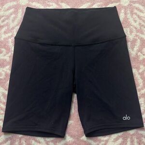 Alo Yoga Biker Shorts size small